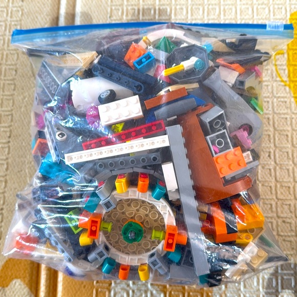 Lego Gallon Bag  Building Blocks Mix - Picture 2 of 4